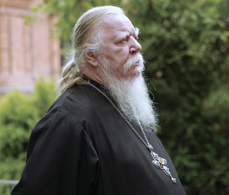 Латвийский священник: Непременно должна существовать цензура