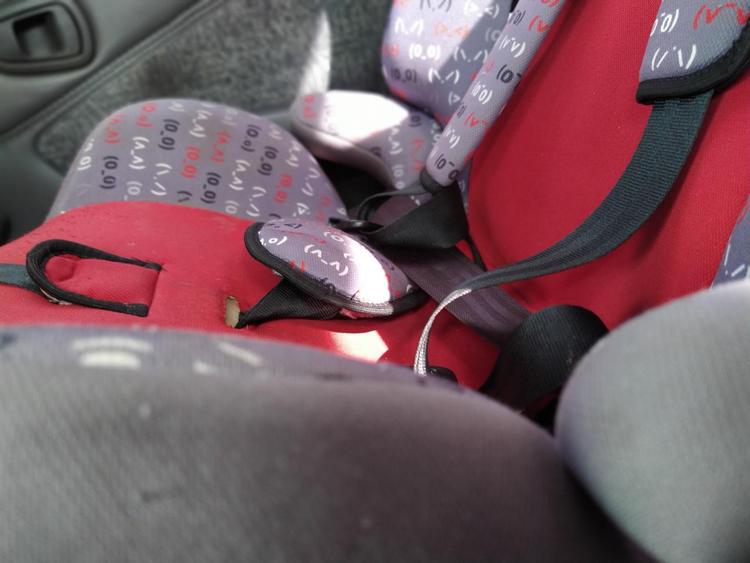 Кресло для грудного ребенка в машину