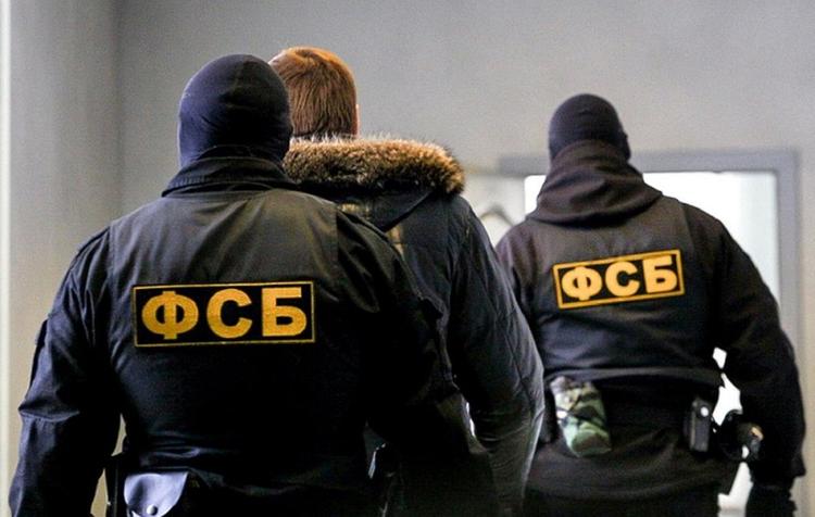 Видео: сотрудники ФСБ задержали подростков, готовивших теракты в Крыму