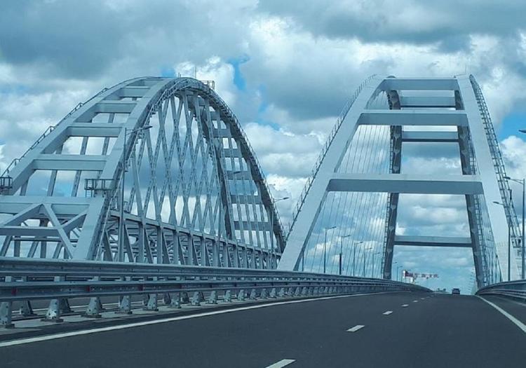 По Крымскому мосту пустят пригородный поезд между Керчью и Анапой