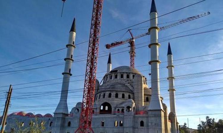 В  Симферополе  соборную мечеть  достроят до конца 2020 года
