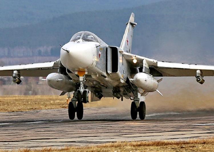 Российские Су-24 нанесли удар по террористам в Идлибе 