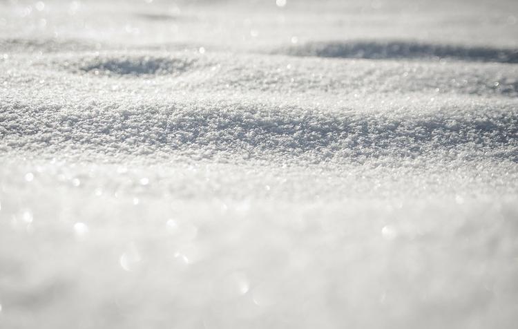 Мужчина из Ноябрьска погиб, расчищая снег с гаража