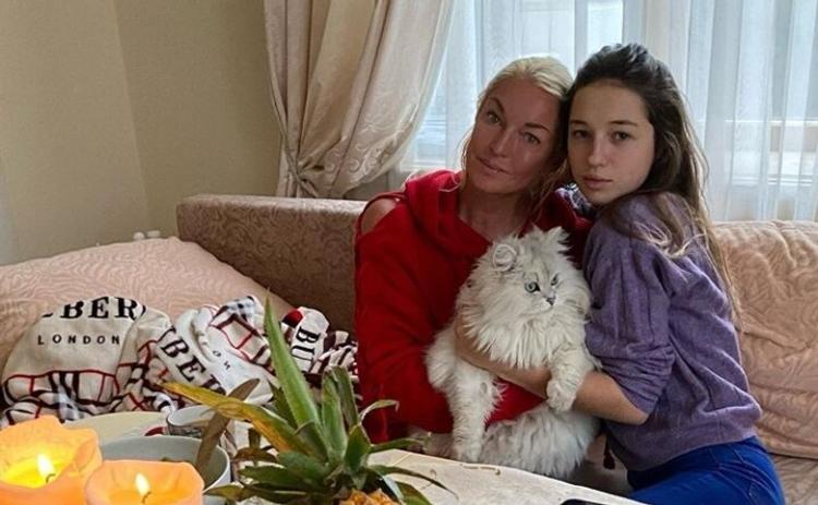 14-летняя дочь Волочковой начала зарабатывать