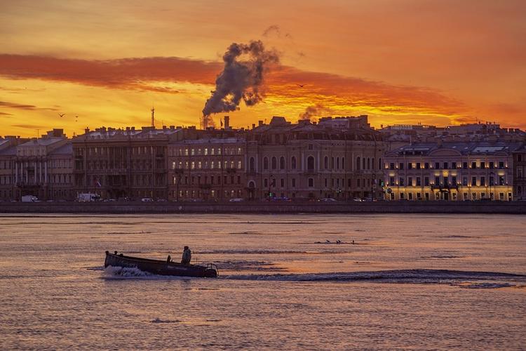 В Санкт-Петербурге из-за угрозы наводнения закроют затворы дамбы