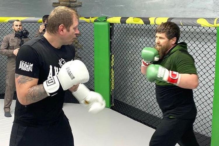 Рамзан Кадыров устроил тренировочный бой с Александром Емельяненко
