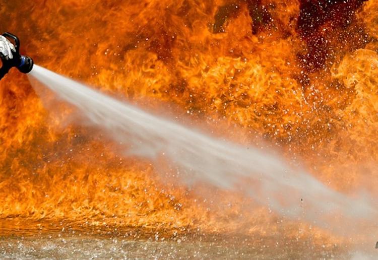 Три человека сгорели в дачном доме под Красноярском