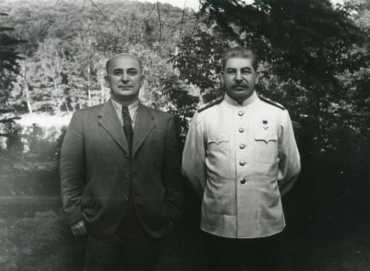 В чём феномен ностальгии россиян по Сталину?