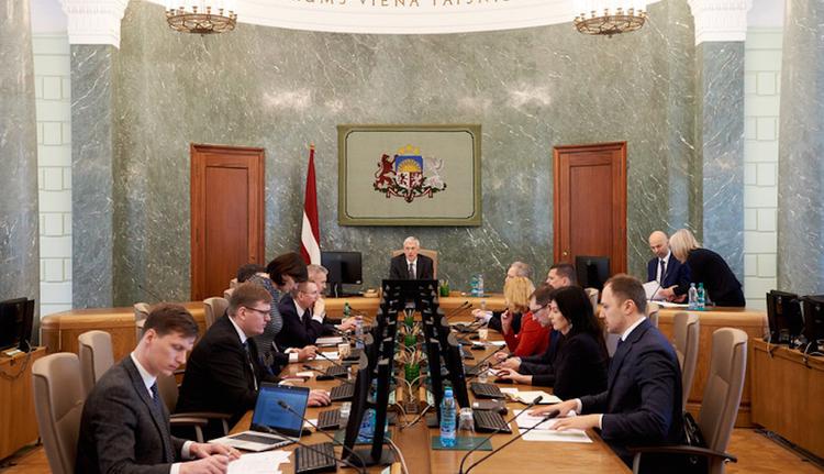 Кабинет министров Латвии не может разобраться с… проституцией в стране