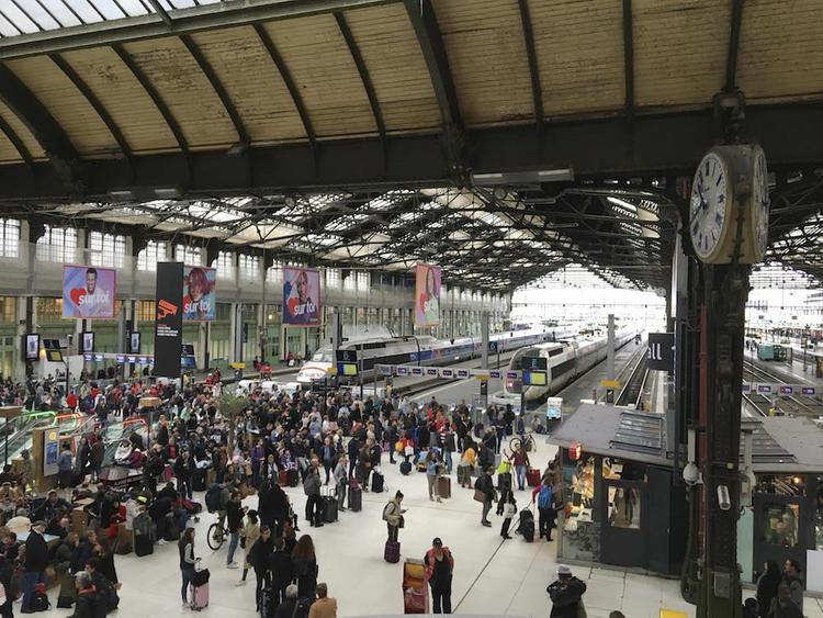 Пожар вспыхнул возле Лионского вокзала в Париже, проводится эвакуация