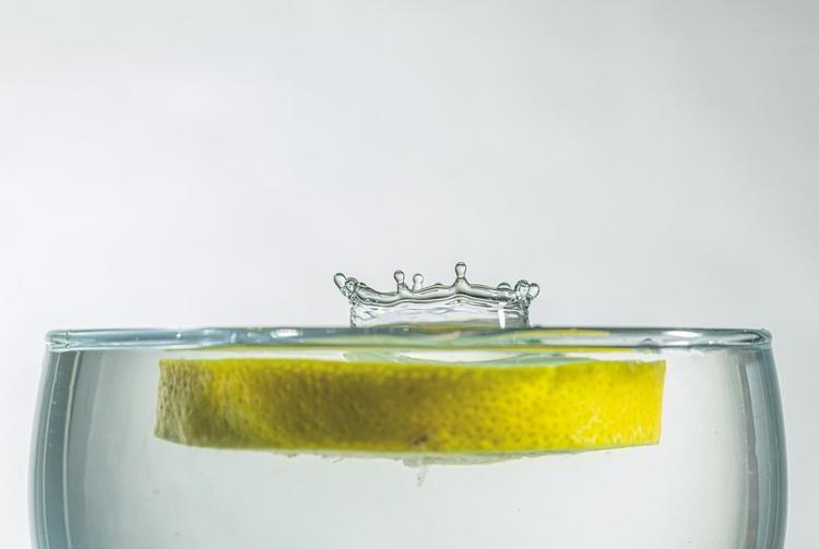Диетолог развеял миф о пользе употребления воды с лимоном натощак