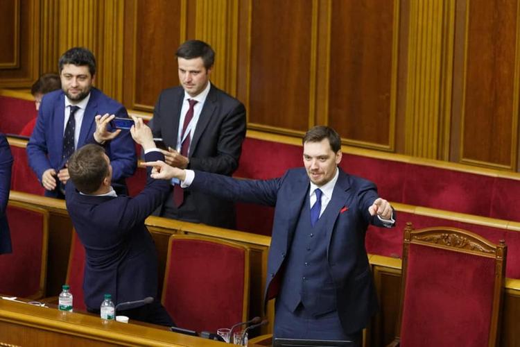 Спикер Рады  заявил, что премьер Гончарук написал заявление об отставке