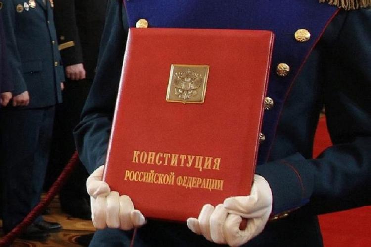 Путину могут предложить перенести День Конституции с 12 декабря на 22 апреля