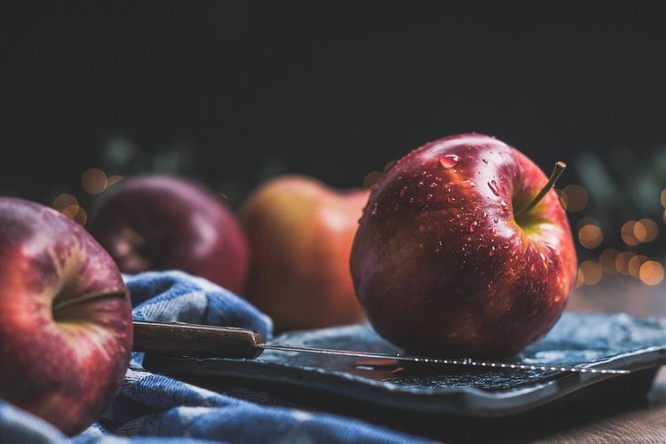 Диетолог раскрыла полезные свойства яблочной кожуры 