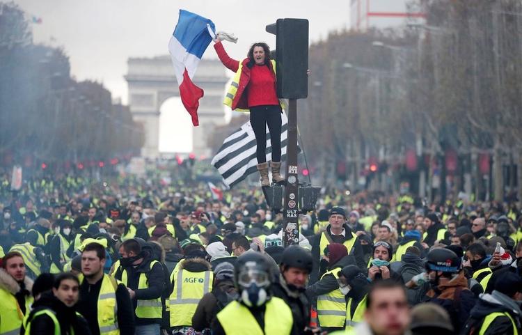 Жёлтые революционеры Парижа. Ситуация сегодня