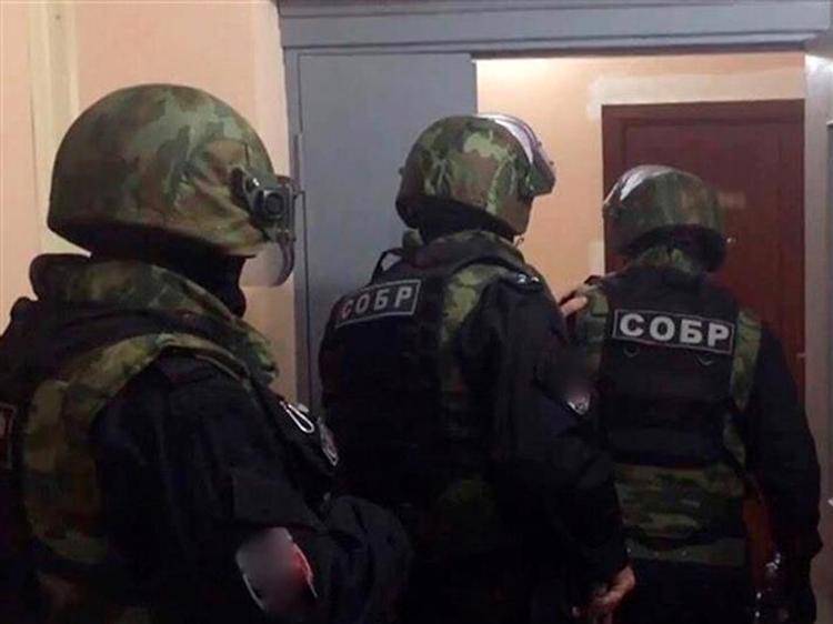 В Санкт-Петербурге спецназ штурмует квартиру, принадлежащую районному судье 