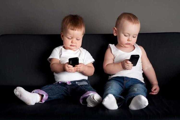 Чем вредны для детей смартфоны и как их уберечь от воздействия