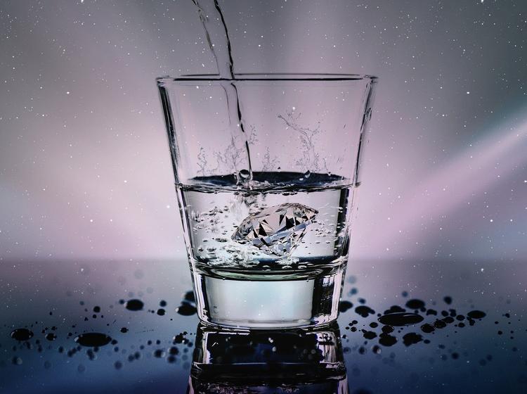 Немецкие медики рассказали о настоящей пользе стакана воды натощак