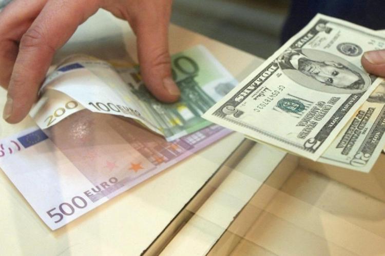 Банк России предлагает два варианта спасения рубля от обвала