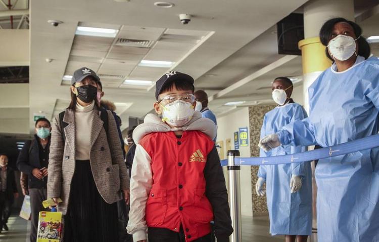 Комиссия здравоохранения Китая заявила, что страна прошла пик эпидемии коронавируса. У других все только начинается