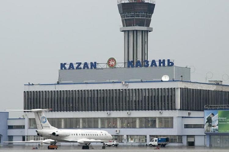 В «заминированном» самолёте, который экстренно сел в Казани, находились сенатор и министр