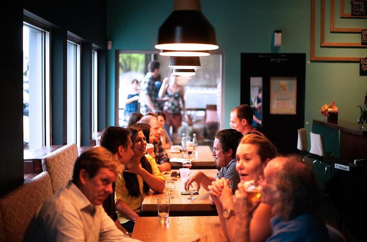 В столичных ресторанах сокращают количество столиков