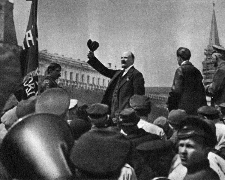 Юбилей Ленина перенесли с апреля на ноябрь из-за коронавируса. Правда, самому Ленину уже всё равно