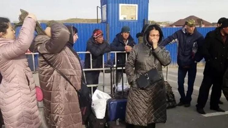 Аэропорт Внуково превратился в табор. Там в буквальном смысле слова живут сотни граждан из ближнего зарубежья