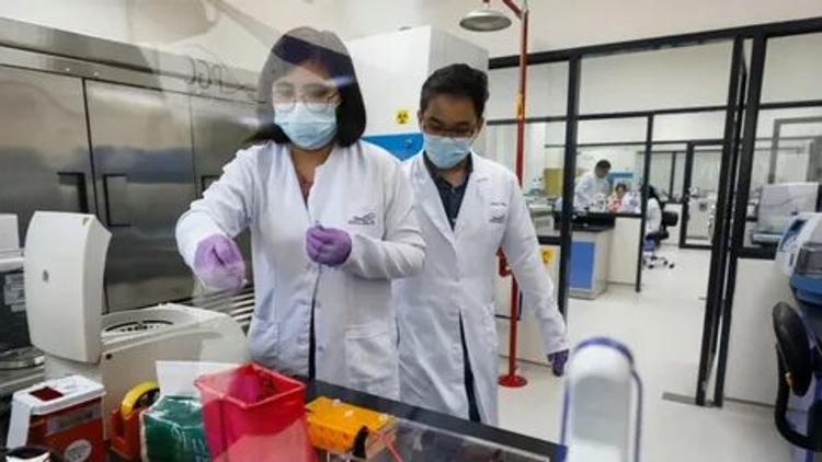 Лекарство найдено? В Китае начались первые клинические испытания вакцины против нового типа коронавируса
