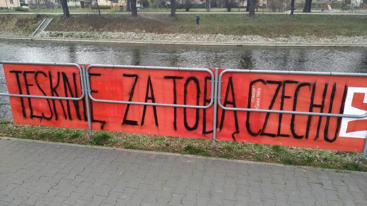 «Я скучаю по тебе, чех»: жители Польши передали привет соседям в период пандемии
