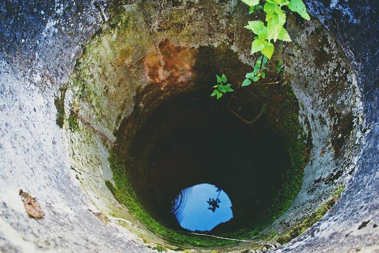 В Подмосковье пенсионерка утонула в колодце канализации