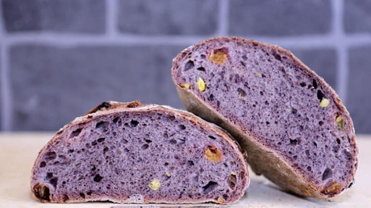 В Татарстане начали печь фиолетовый хлеб