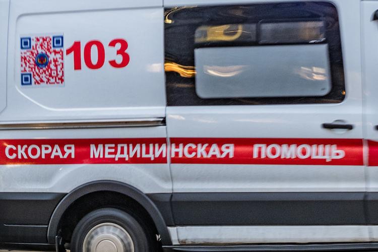 В Петербурге госпитализирован подросток, в которого неизвестные бросили петарду