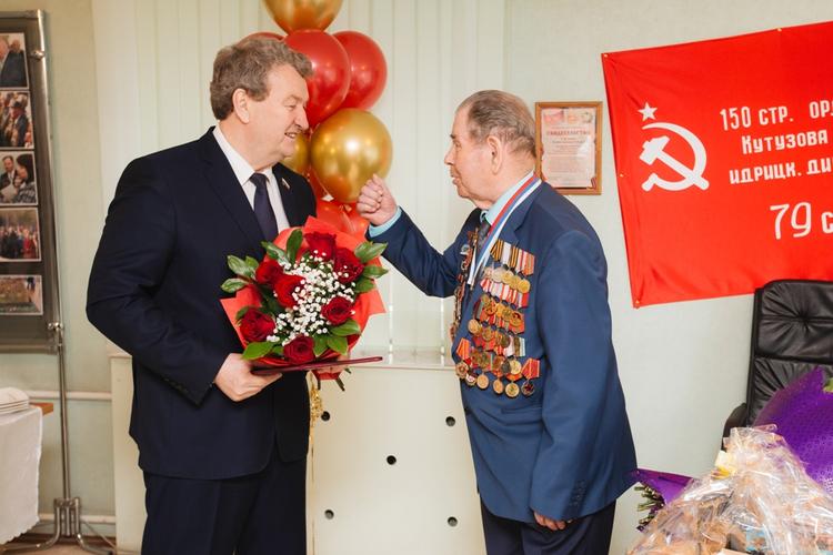 Депутат Госдумы поздравил с юбилеем челябинского фронтовика