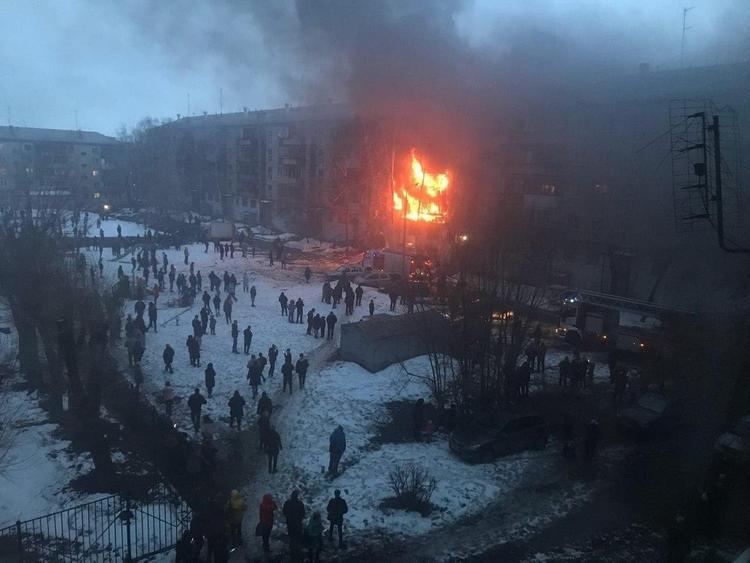 Крупный пожар со взрывом в Магнитогорске унес жизни двух человек