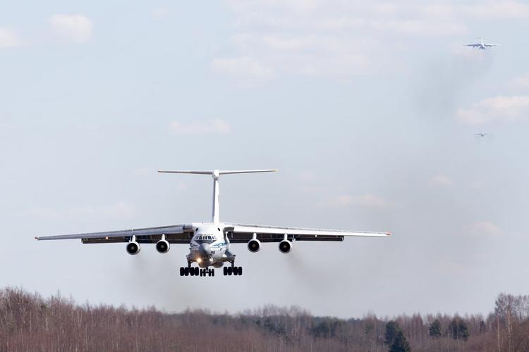 Россиян из-за рубежа будут вывозить самолеты Минобороны РФ и разных авиакомпаний  