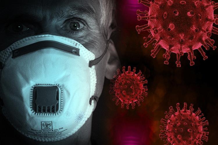 «Тяжелобольные отправляются в палаты умирать»: врач поделился мнением о пандемии