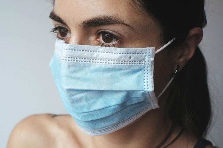 Выброшенные маски могут вызвать новую волну пандемии коронавируса