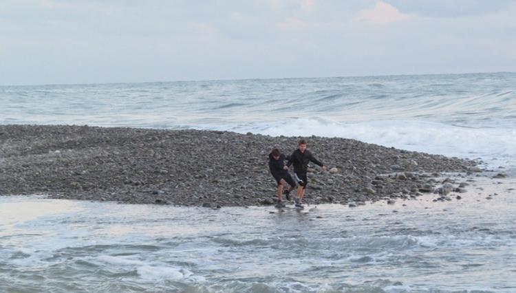 Тело одного из двоих унесённых в море в Сочи школьников нашли