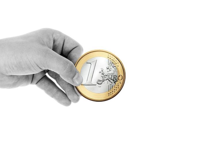 Курс евро поднялся выше 89 рублей