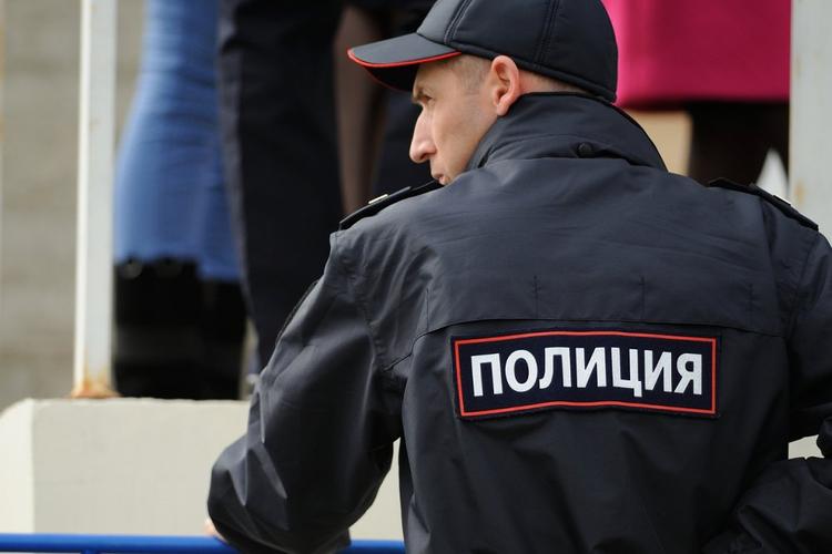 В Екатеринбурге полиция проверяет горожан, вышедших на улицы