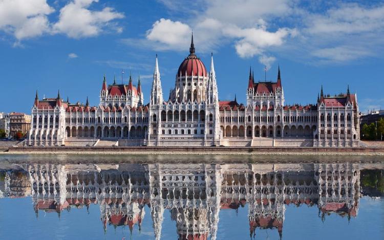 Еврокомиссия опасается, что в Венгрии зарождается диктатура