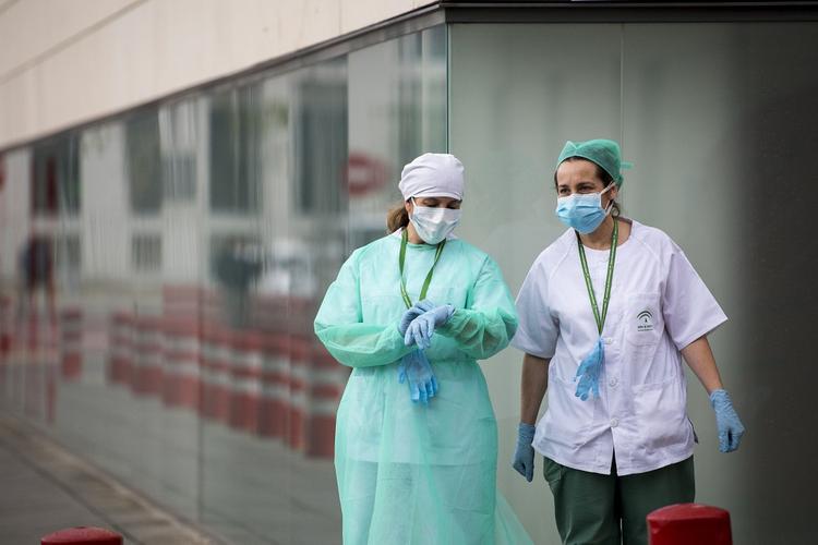 Испанские врачи вынуждены выбирать, кто из пациентов с коронавирусом не выживет