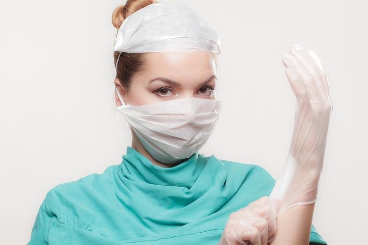 Врачи предупреждают: хирургические перчатки - не лучший способ обезопаситься от коронавируса