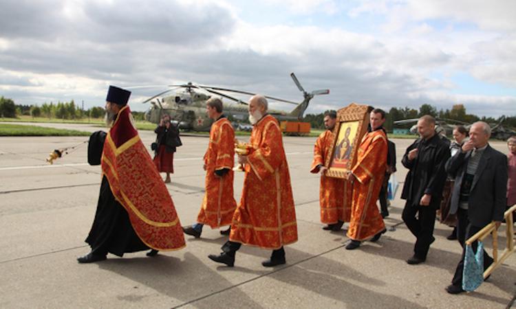 Над Крымом летал  вертолет с мощами святителя Луки, останками святителя Гурия и святителя Николая