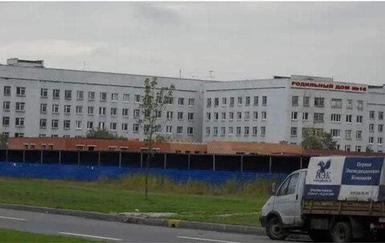 Врачей петербургского роддома изолировали на карантин прямо на рабочем месте