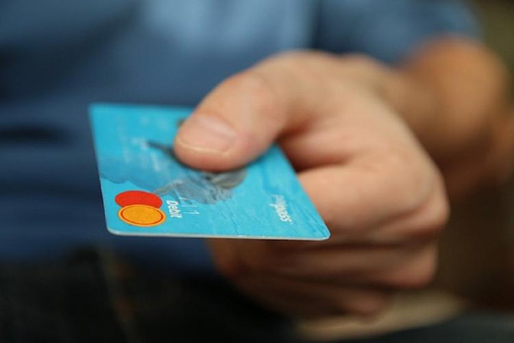Жители ЮФО и СКФО стали активнее пользоваться банковскими картами 