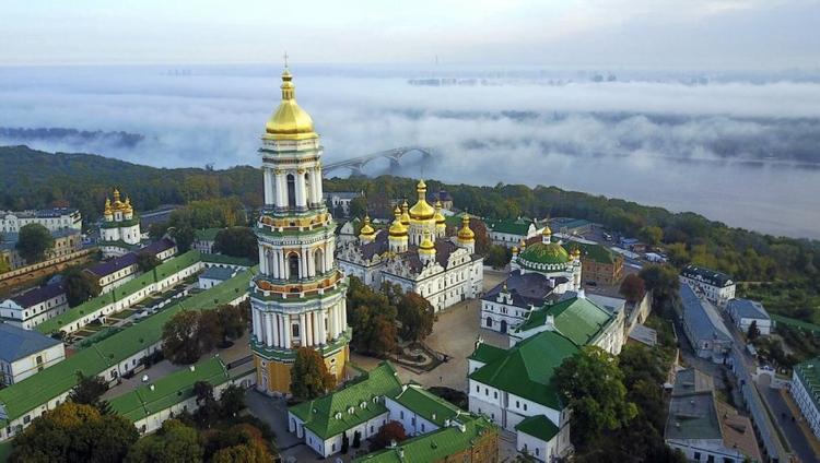 Украинские церкви уходят на карантин, а Пасха будет дома