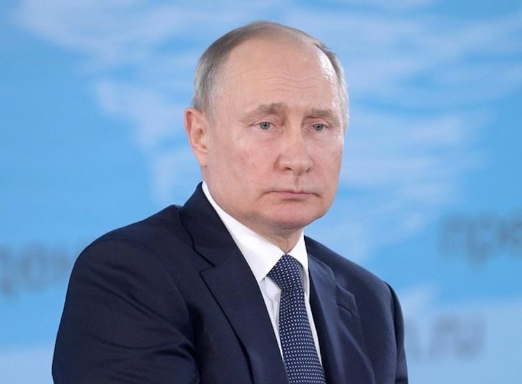 Путин анонсировал спецвыплаты медикам