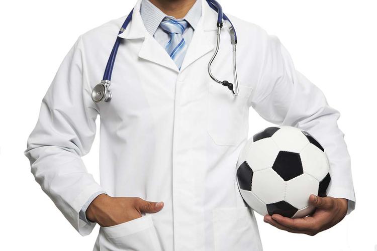 «Зарплаты футболистов с врачами сравнивать не стоит», но гонорары спортсменов пересмотреть все же надо, считают в Госдуме